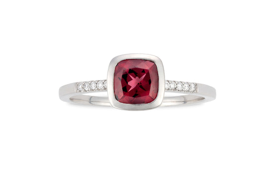 Bague solitaire en or blanc 18 carats avec rhodolite